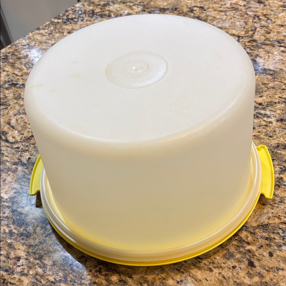 Tupperware Vintage cake holder